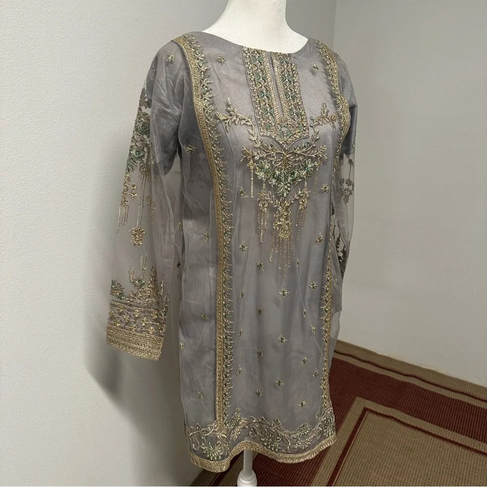 Elegant Grey Embroidered 3-Piece Gharara Set | Formal / Nikkah Outfit - Picture 3 of 10